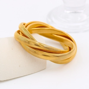 Elegante bracciale elastico a quattro strati in acciaio inossidabile dorato