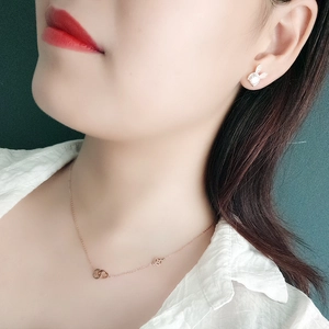 Élégantes boucles d'oreilles lapin en or rose avec zircon et ensemble de collier étoile