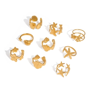 Détails de l'ensemble de 8 bagues dorées thème océan avec étoiles de mer et coquillages