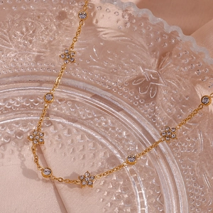 Elegant gold-plated stainless steel chain necklace with floral and zircon crystal charms