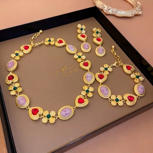 Vintage French Court Cameo Portrait Heart Flower Rhinestone Gold Plated Alloy Jewelry With Silver Earring Post