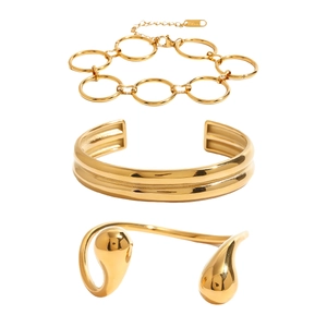 Minimalist gold stainless steel jewelry set with link bracelet and textured open bangles