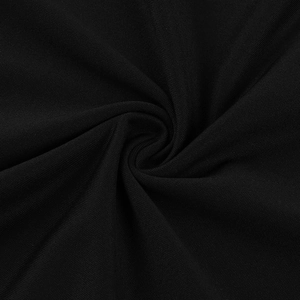 Nahaufnahme von schwarzem, atmungsaktivem Strickstoff mit weicher Textur und Mikroporenstruktur