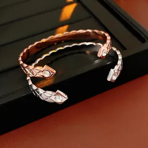 Bracelet Jonc Ouvert En Cuivre Avec Zircon Texture Matelassée Réglable Mode Luxe Élégant Bijoux