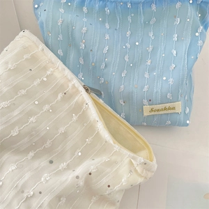 Détails de trousses de maquillage en dentelle à paillettes bleues et beige