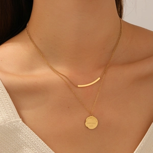 Double-layered gold-plated stainless steel necklace with engraved disc and curved bar tube