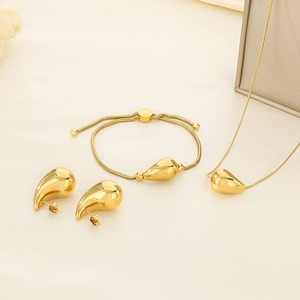 Detailed view of 18K gold plated hollow teardrop necklace, bracelet and earrings set