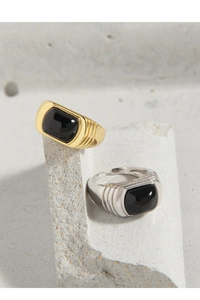 Detail of adjustable S925 silver rings with rectangular black agate stone in gold and silver
