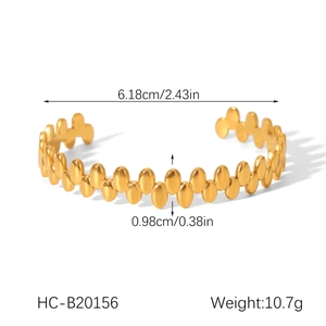 Vue détaillée du bracelet jonc ouvert en acier doré 18K avec dimensions et poids