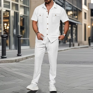 Ensemble blanc en maille gaufre pour homme avec chemise à manches courtes et pantalon long