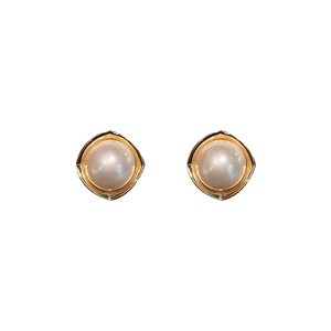Elegant gold-edged round pearl stud earrings with a minimalist geometric design for women