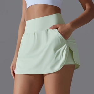 Detail of high-waist mint green tennis skort with functional side pocket and side slit