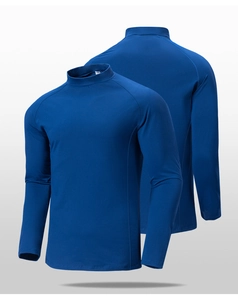 Vue détaillée du t-shirt de compression bleu marine à col montant et manches raglan