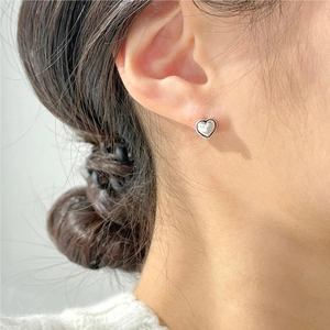925 sterling silver heart stud earrings with a stylish twisted rope border for women