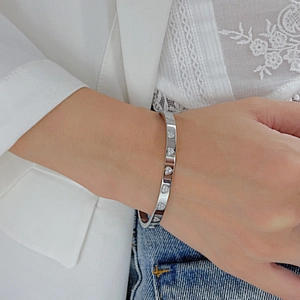 Silver stainless steel heart bracelet for women with premium sparkling diamonds