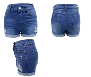 Viste dettagliate di pantaloncini di denim blu con strappi e orli risvoltati