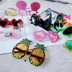 Funny daisy and pineapple party sunglasses assortment for creative beach beach photoshoots