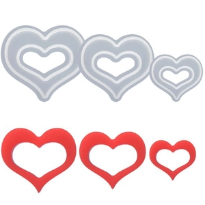 Set di tre stampi in silicone a forma di cuore in varie dimensioni per decorazioni fai da te