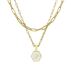 Zweilagige 18K Gold-Büroklammerkette mit hexagonalem Muschel-Anhänger und Buchstabe P
