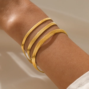 Stainless Steel Snake Chain Bracelet Elegant Minimalist Metal Wrist Accessory For Women Fashionable Daily Wear