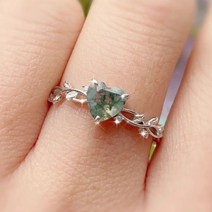 S925 sterling silver heart-shaped green moss agate ring with vine and leaf design