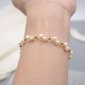 Elegant handmade freshwater pearl bracelet for women with golden weave and lobster clasp