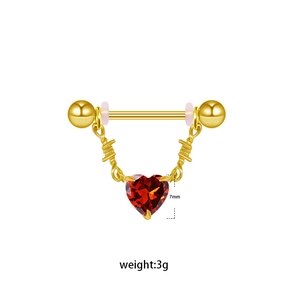 Detail eines 7mm roten Herz-Edelsteins und goldener Piercingkette, Gewicht 3g