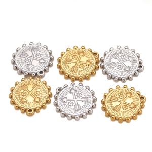 Détail de pendentifs circulaires Sagittaire avec flèches croisées et motifs d'étoiles