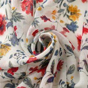 Elegant floral cotton-linen scarf with red flower print and soft tassel details