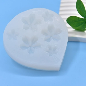 6-cavity flower silicone mold for DIY soap making and aromatherapy candle creation