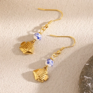 Kreative 18K vergoldete Fischhaken-Ohrringe mit blau-weißen floralen Keramikperlen