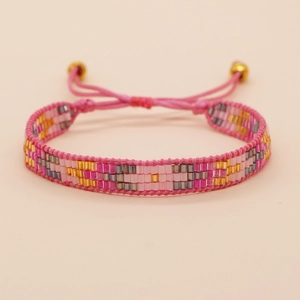 Handgefertigtes Bohème-Armband aus rosa Perlen mit Pfeilmuster und verstellbarem Kordelzug