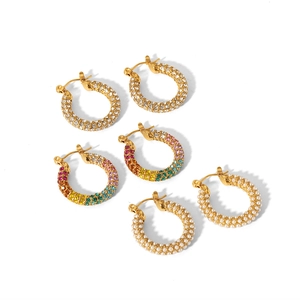 Lot de trois créoles en acier inoxydable plaqué or 18K avec cristaux et perles
