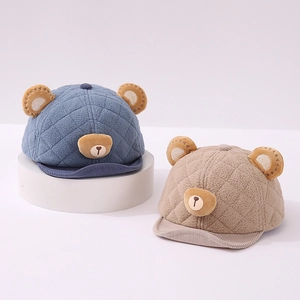 Cappellini da neonato in peluche con graziose orecchie da orso in blu e kaki per inverno