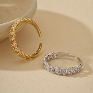 Luxurious S925 sterling silver twisted chain ring with sparkling pavé cubic zirconia