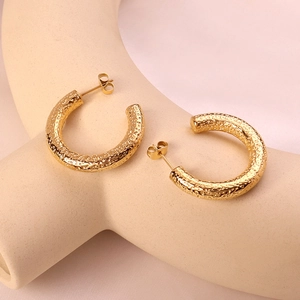 Retro C-shape earrings in 18K gold plated titanium steel with hammered texture surface