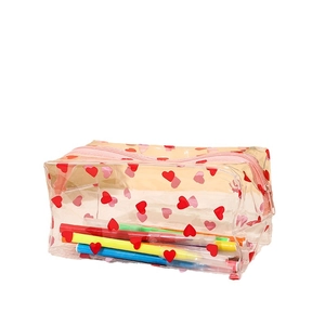 Trousse cosmétique en PVC transparent avec motifs de cœurs rouges et fermeture rose