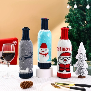 Housses de bouteilles de vin tricotées avec motifs de Père Noël et renne de Noël