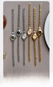 Vue à plat de plusieurs mini montres GEDI avec des bracelets élégants en mailles métal