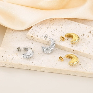 Boucles d'oreilles C élégantes en titane doré et argenté avec strass sur socle en pierre