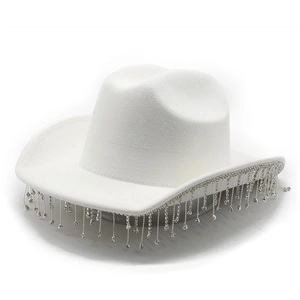 Cappello da cowboy bianco con frange di strass argentati e struttura in feltro rigido