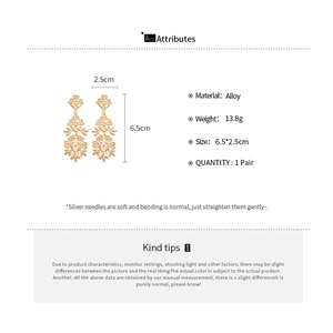 Detailed size specifications for gold hollow flower tassel earrings, length 6.5cm