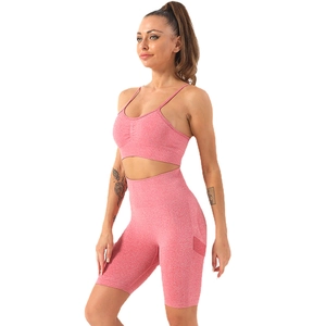 Nahtloses Damen Yoga-Set in meliertem Rosa mit Sport-BH und Radlerhose für Fitness