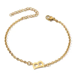 Detail von vergoldetem 18K Buchstaben B Anhänger Armband mit Karabiner und Verlängerung