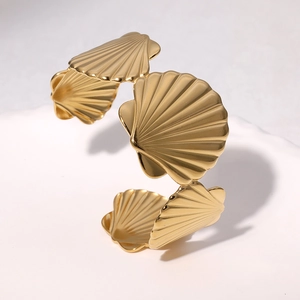Polished gold scallop shell open bangle bracelet for women in high-quality stainless steel