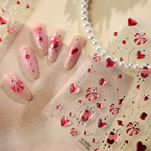 Nagelstickers met roze harten en strikken voor trendy manicure-decoraties