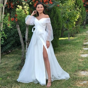 Robe De Mariée Élégante Épaules Dénudées Tulle Manches Bouffantes Fente Haute Robe De Mariée Blanc Ivoire