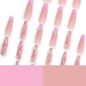 Faux ongles ballerine roses 3D avec papillons argentés, perles et touches pailletées