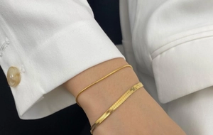 Detail of gold-plated 316L stainless steel flat snake bone and round thin wrist chains