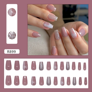 Kit de 24 faux ongles rose poudré pailletés de forme ballerine avec motifs à carreaux